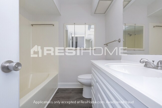 Building Photo - HOME FOR RENT!!