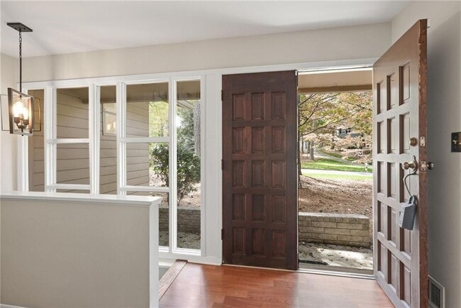 Building Photo - 705 Edgewater Trail