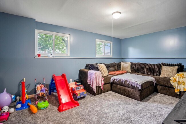 Building Photo - 2421 Nugget Dr