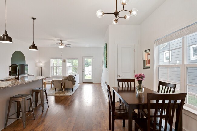 Building Photo - 2079 Orangery Dr
