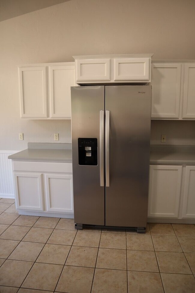 Building Photo - Livable, Lovable, & Available!