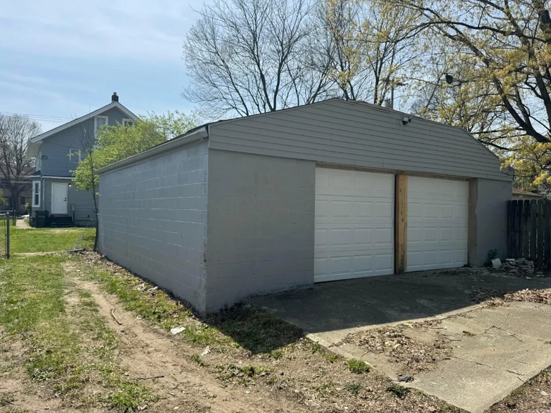 Building Photo - 2542 Steele Ave