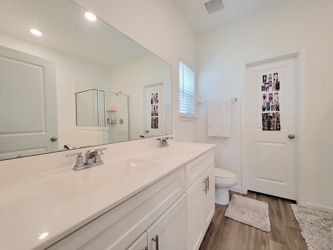 Building Photo - Ready to move in! The Granville floor plan...