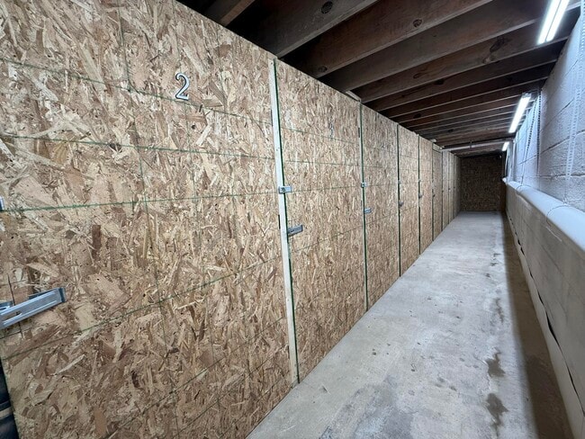 Building Photo - 107 Robbins Dr