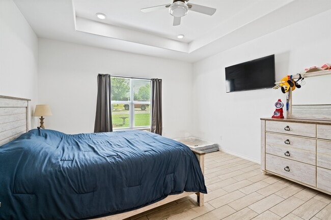 Building Photo - 204 Shadow Mountain Dr