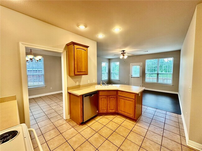 Building Photo - 2846 Eaglecrest Cir