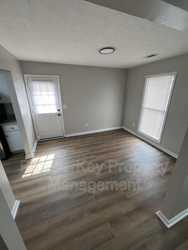 Building Photo - 5766 Spanish Oak Dr