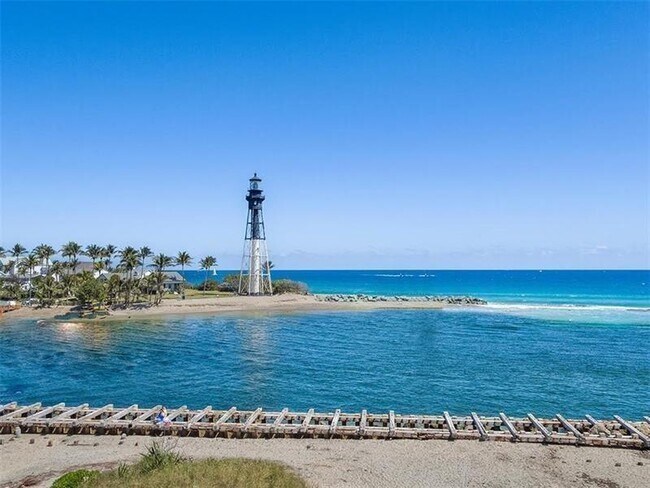 Building Photo - 2600 N Riverside Dr