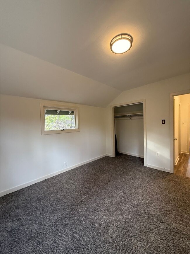 Building Photo - One Bedroom House - located in Upper Bucks County