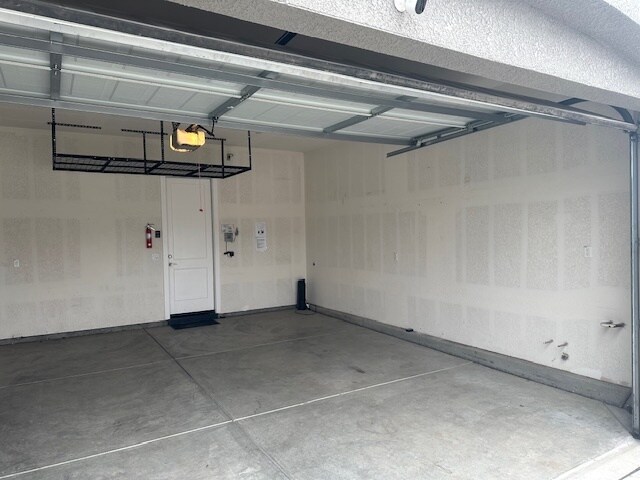 Building Photo - Gorgeous 3 Bedroom 2 Bathroom Manteca Home