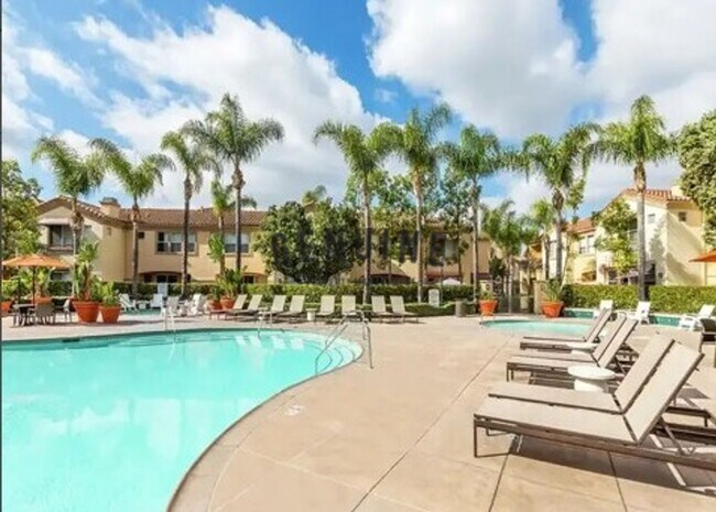 Building Photo - Spacious 3Bd 2.5Ba Home w/Den