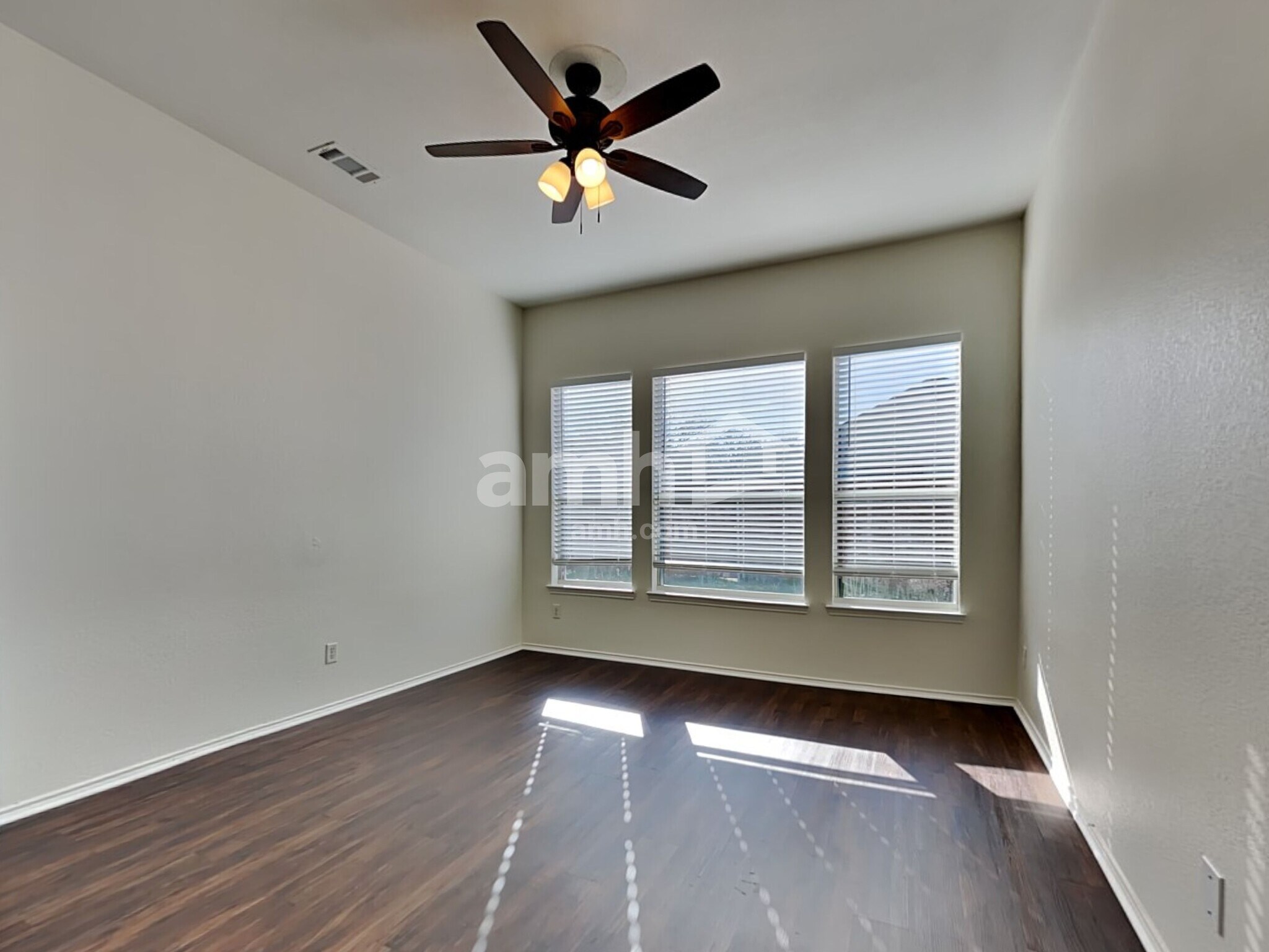 Building Photo - 515 Hampton Ct