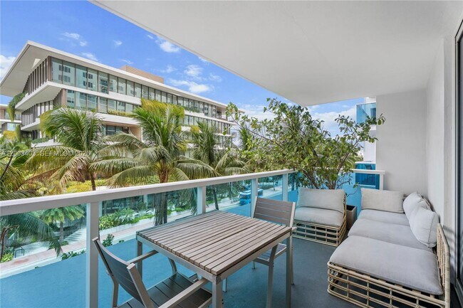 Building Photo - 2301 Collins Ave