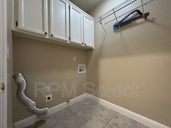 Building Photo - 1724 Magenta Dr