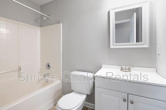 Building Photo - 3511 Thornwood Dr