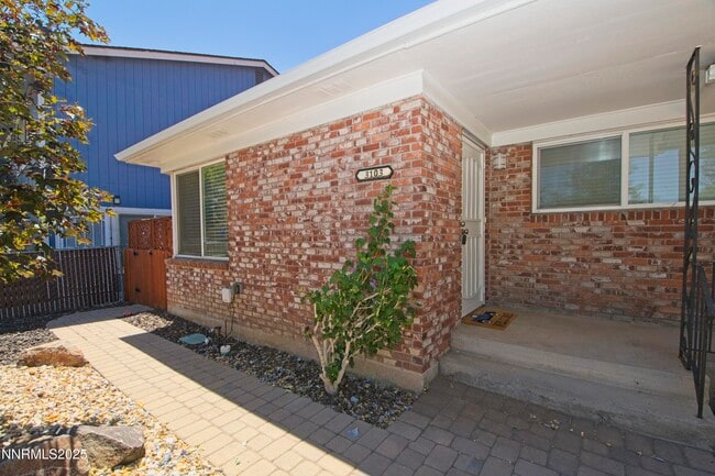 Primary Photo - 3103 Lakeside Dr