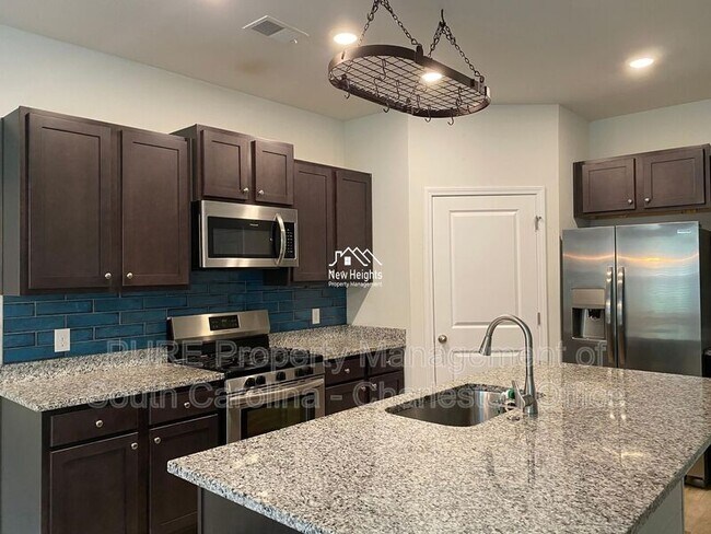 Building Photo - 2641 Alamanda Dr
