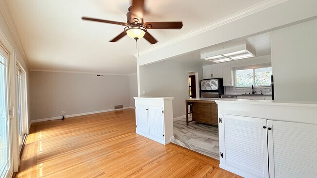 Building Photo - 1771 Lynwood Dr