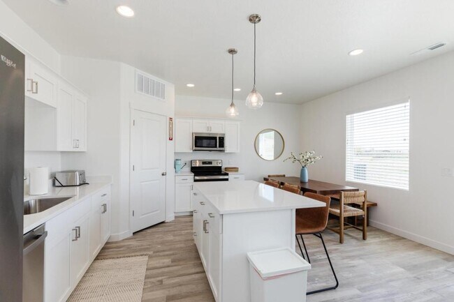 Building Photo - 344 Oregon Trl Dr