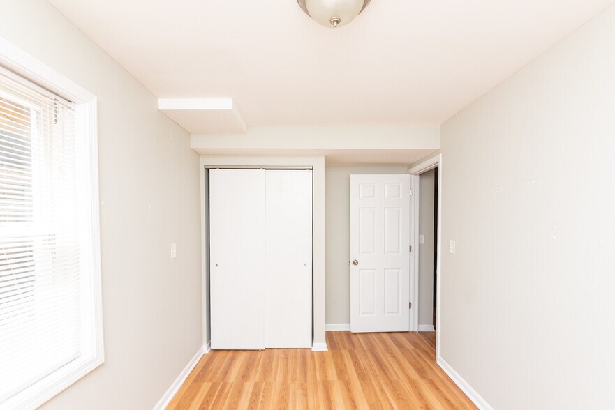 Building Photo - 1431 W Flournoy St