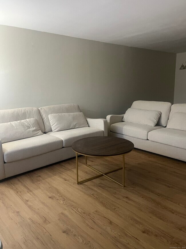 Building Photo - 244 High Path Rd