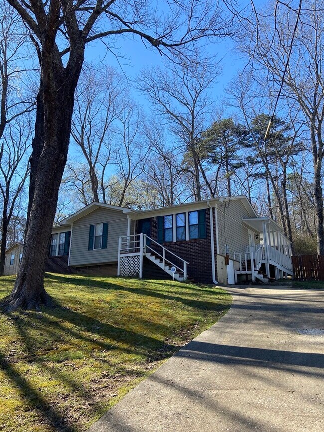Building Photo - 3072 Queenstown Rd Trussville, AL
