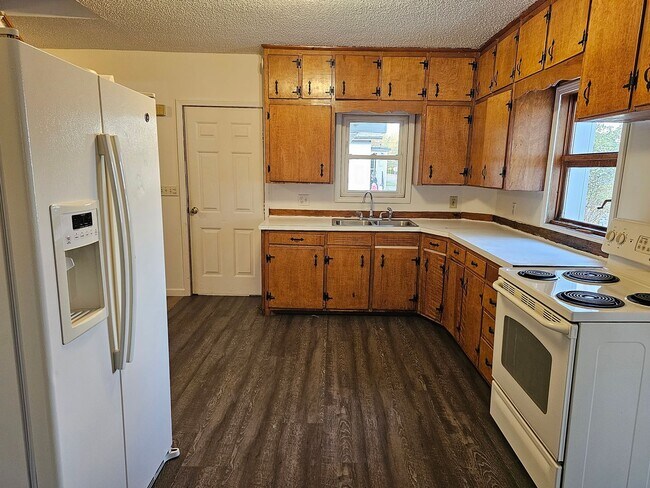 Building Photo - 521-523 Canal St