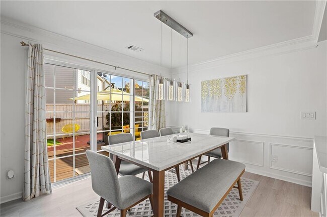 Building Photo - 266 Balaban Cir