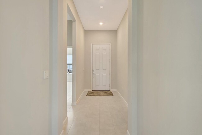 Building Photo - 357 SE Filoli Dr