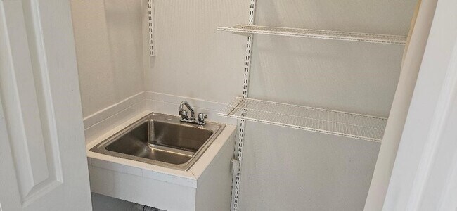 Building Photo - 3936 Case St