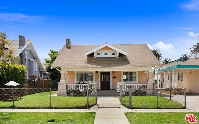 Building Photo - 1246 W 48th St