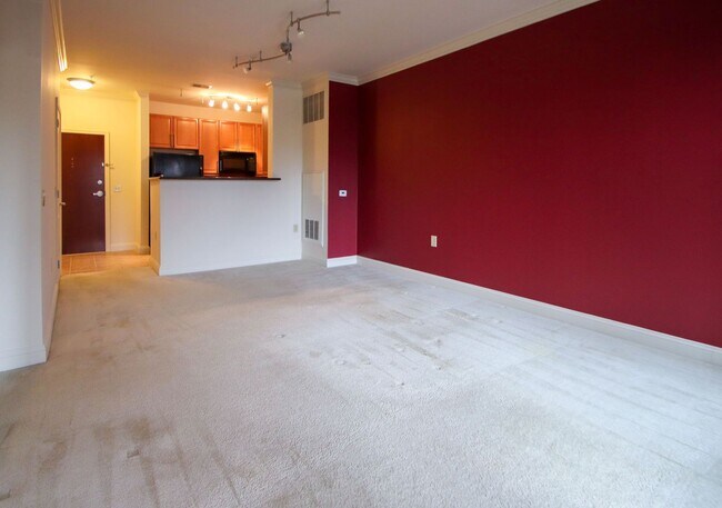 Building Photo - Bright & spacious 1Bd+ office alcove /1bth...