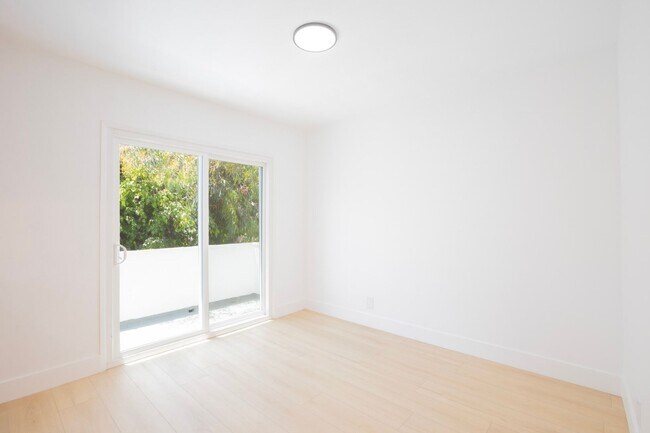 Building Photo - 3729 Glendon Ave