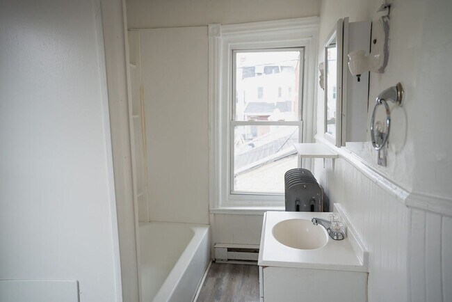 Building Photo - 534 N Law St