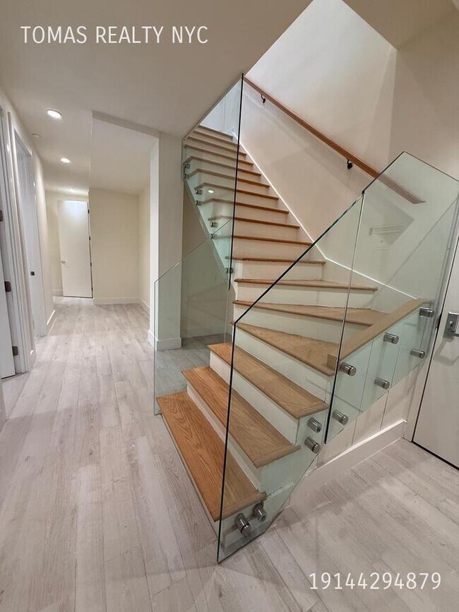 Building Photo - 3103 Sedgwick Ave