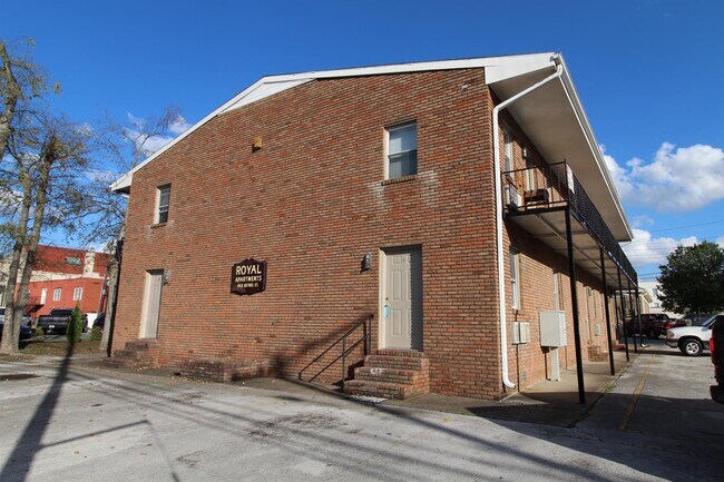 Primary Photo - 1412 Bethel St