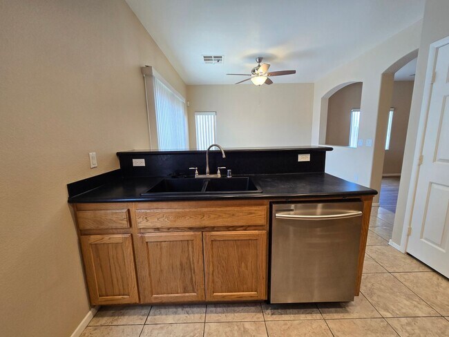 Building Photo - A Fabulous 3 Bedroom Townhouse close to NA...