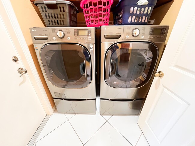 Building Photo - 1305 Monteray Way