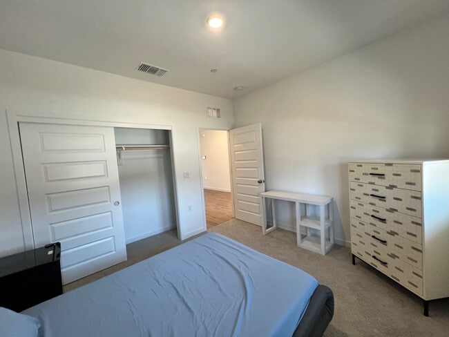Building Photo - 7502 Kiwi Mdw Ct