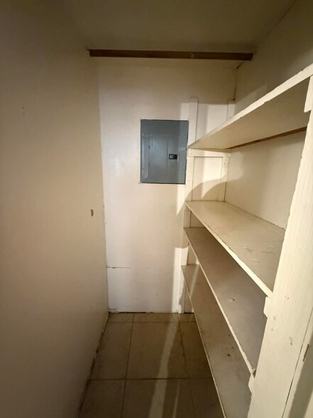 Building Photo - 1137 E Adelaide Dr