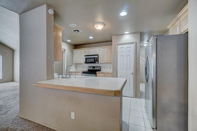 Building Photo - 2733 Tealwood Dr
