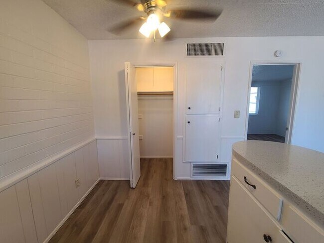 Building Photo - Charming 1 bedroom 1 bathroom