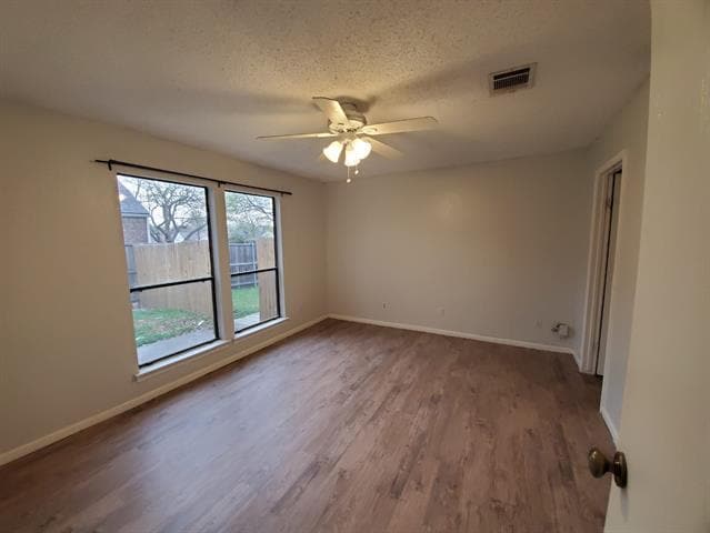 Building Photo - 919 Sugarberry Dr