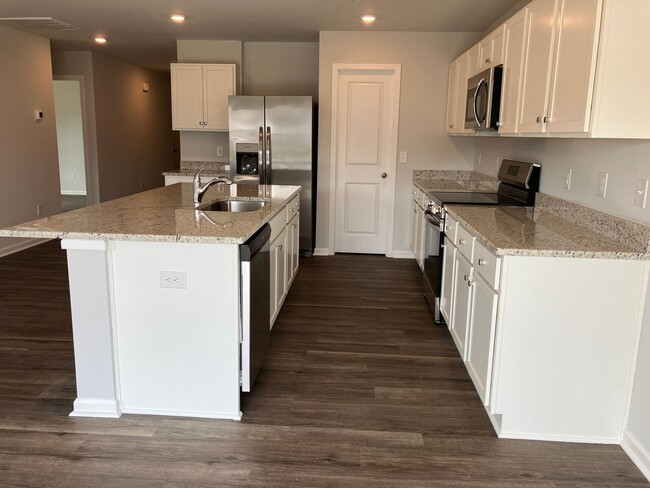 Building Photo - 3 Bedroom 2 Bathroom House- Groves at Sout...