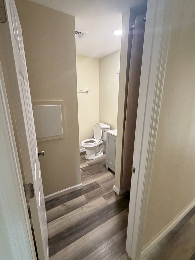 Building Photo - 551 N Lee Ave