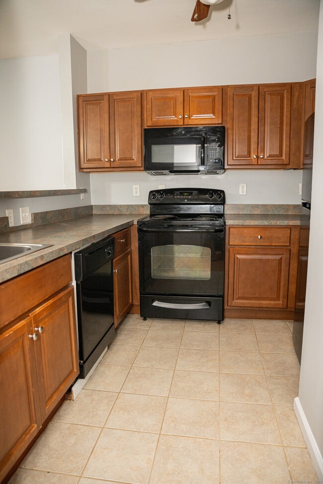 Building Photo - 138 Putnam St