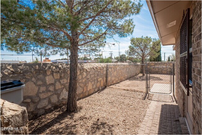 Building Photo - 11450 Sundrop Ct