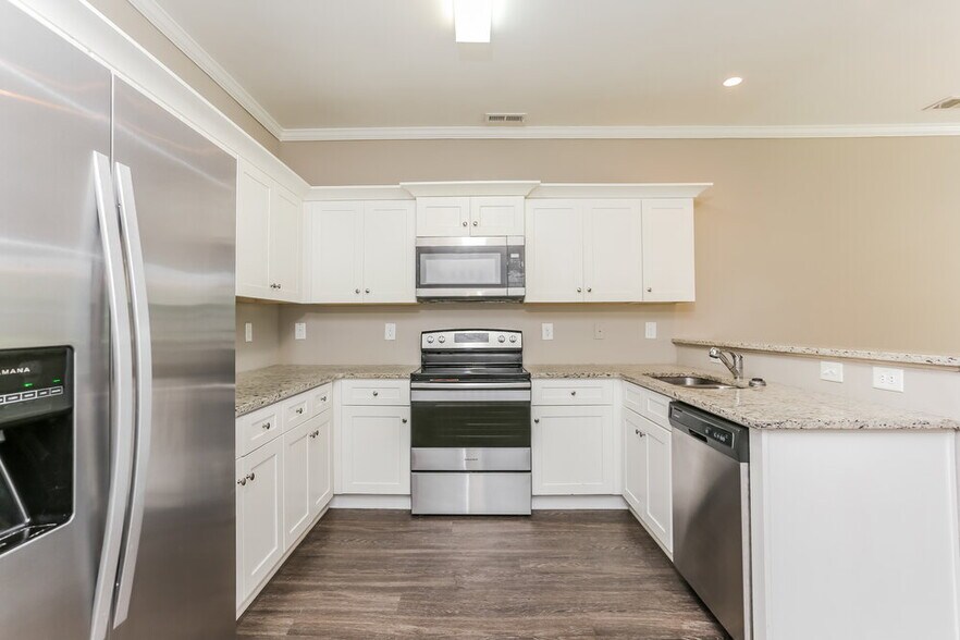 Building Photo - 634 Fieldcrest Dr