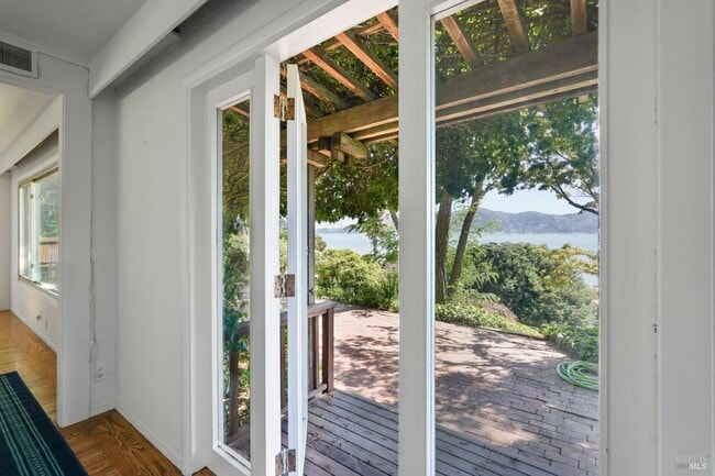 Building Photo - 765 Tiburon Blvd