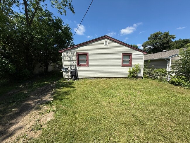 Building Photo - 319 S Anderson Ave